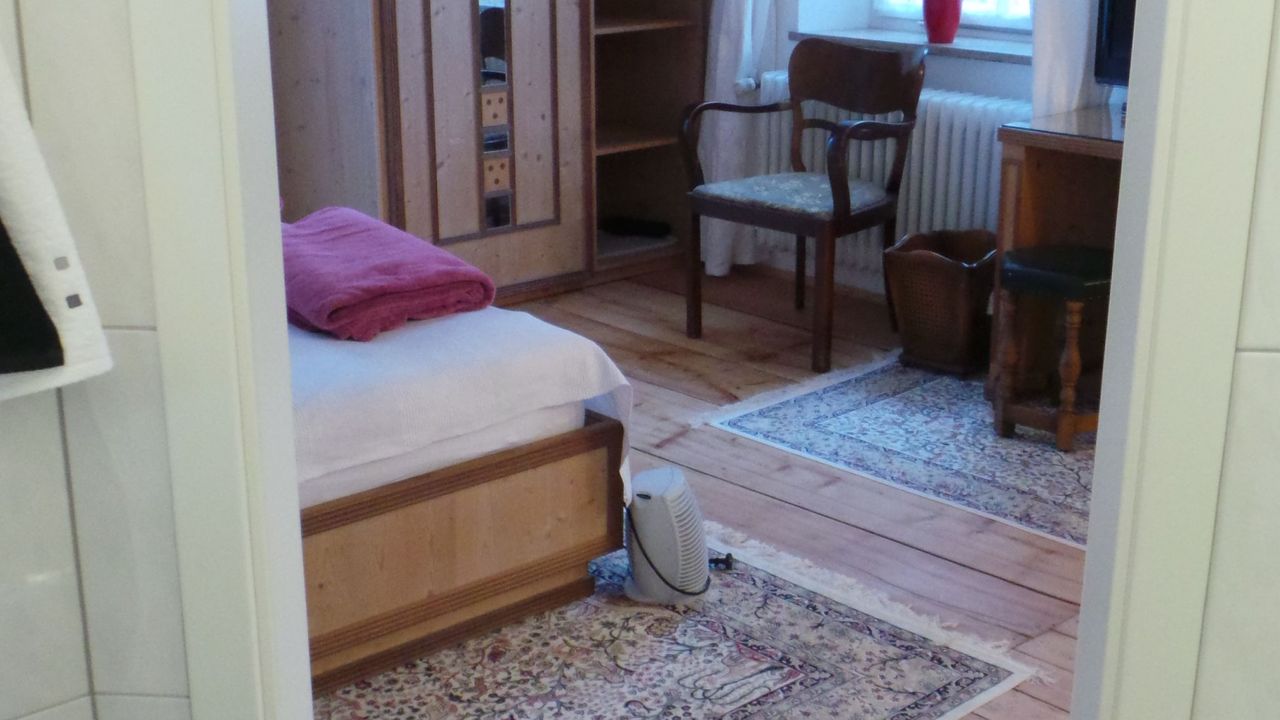 Schlafzimmer Blick zum Südfenster Schlafzimmer Blick zum Südfenster